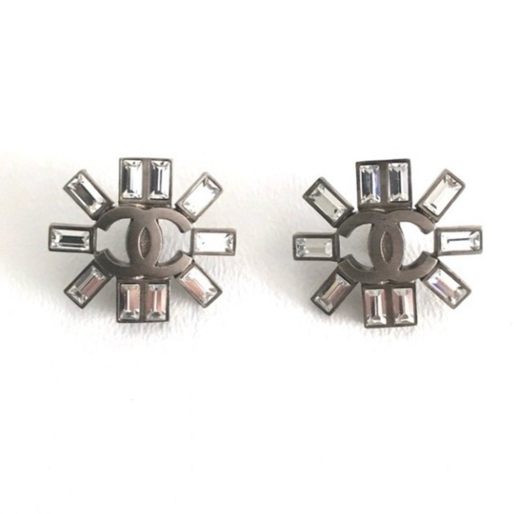 CC CHANEL Classic Earrings - Authentic